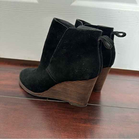 Size 7 Lucky Brand Leather Yoniana Black Pull On Wedge Ankle Boots Booties Shoes - Picture 5 of 7